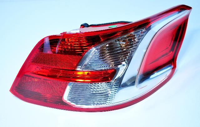 Citroen/Peugeot 96 748 078 80 Tail lamp right 9674807880