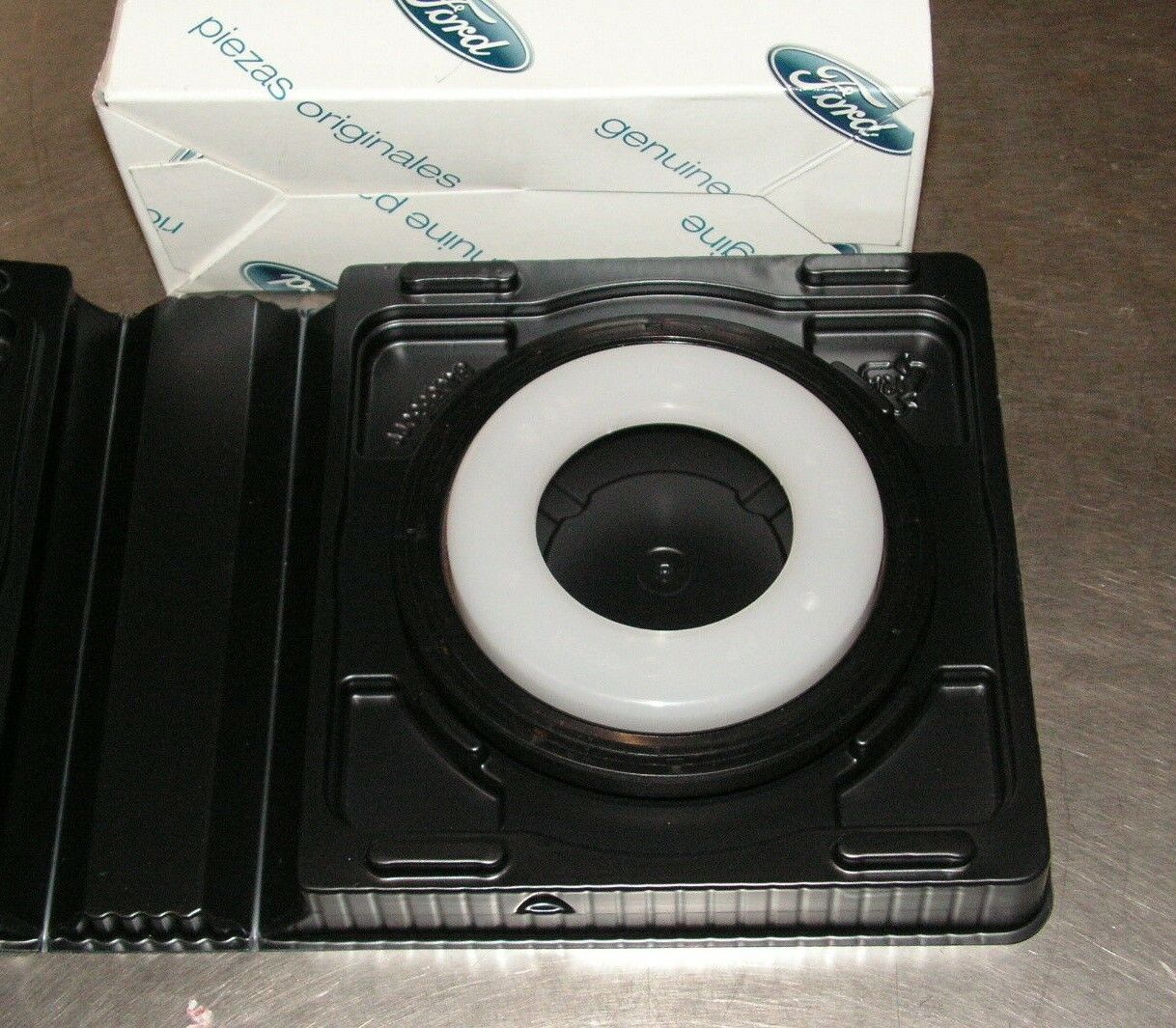 Rear crankshaft oil seal Ford 1 142 360