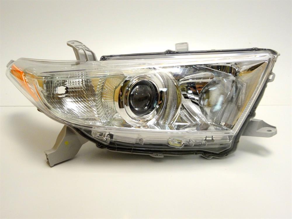 8113048A30 Toyota Headlight right