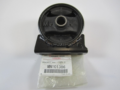 Mitsubishi MN101386 Engine mount MN101386