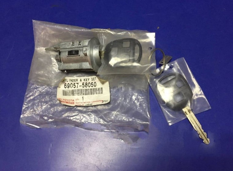6905758050 Toyota Ignition cylinder