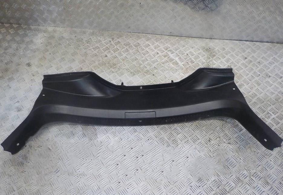 BN8V6889XD Mazda Cover