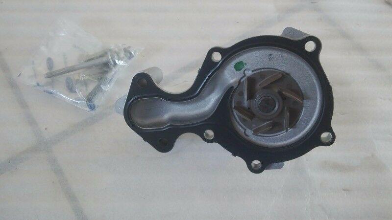 Ford CM5G-8591-AA Water pump CM5G8591AA