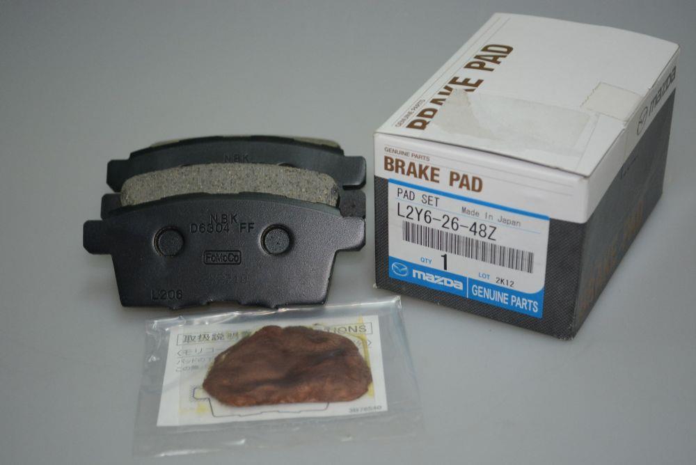 Brake pad kit Mazda CX-7: L2Y62648Z Mazda Brake pad set