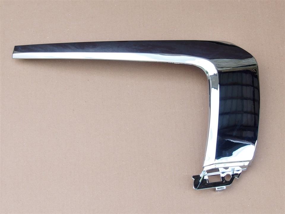 6407A146 Mitsubishi Moulding front bumper right chrom
