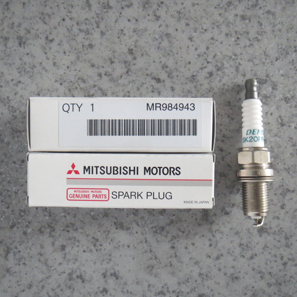 Mitsubishi MR984943 Spark plug MR984943