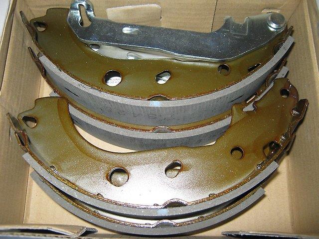 Mazda B3YH-26-38ZA Brake shoe set B3YH2638ZA