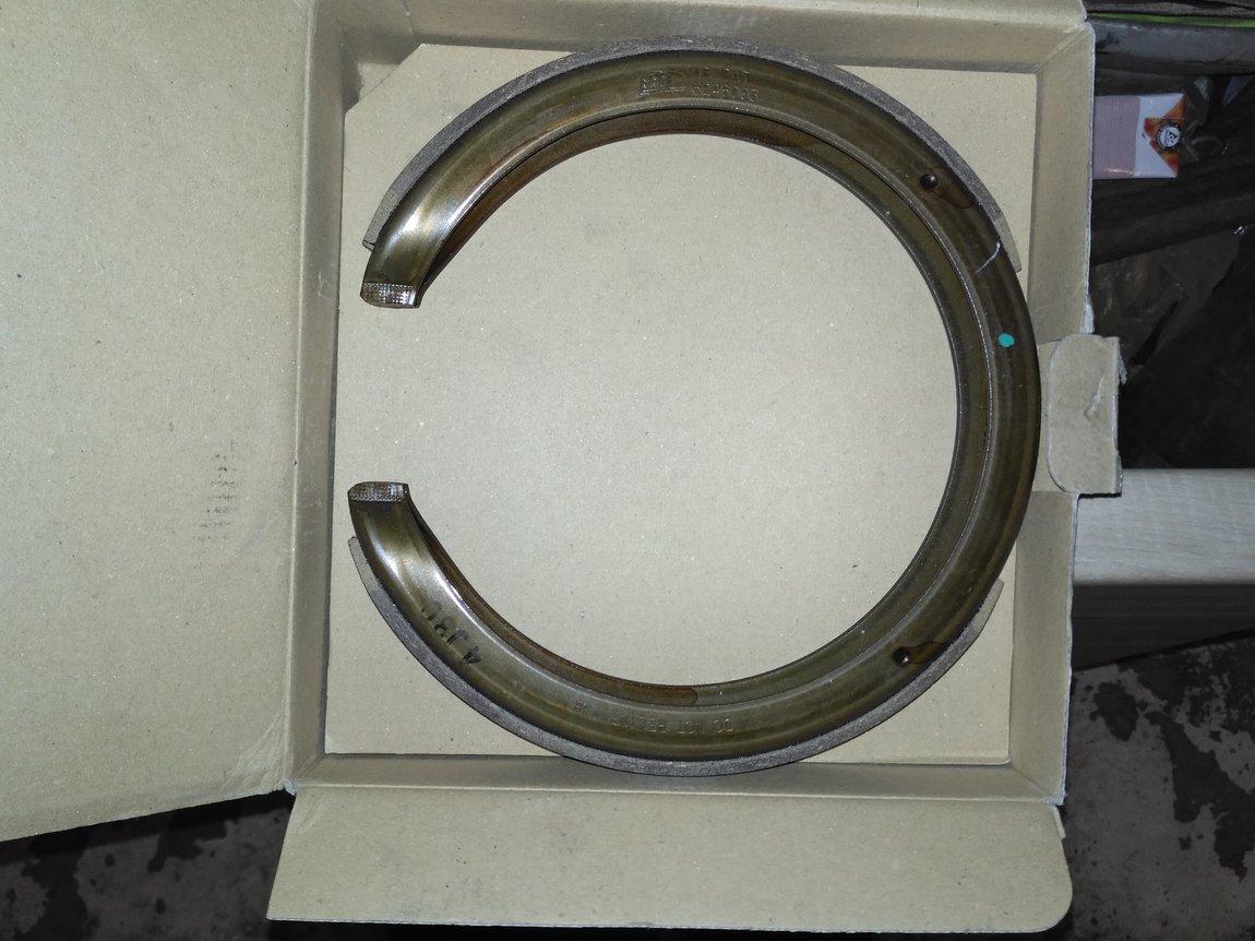 Handbrake brake pads Mazda: LEY44439Z Mazda Handbrake shoes