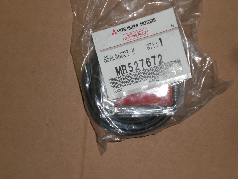Mitsubishi MR527672 Repair Kit, brake caliper MR527672