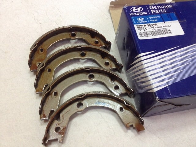Brake shoe set Hyundai Tucson: 583502EA00 Hyundai/Kia Brake shoe set