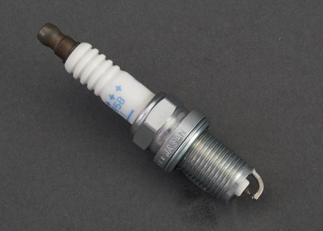 Subaru Spark plug – price 123 PLN