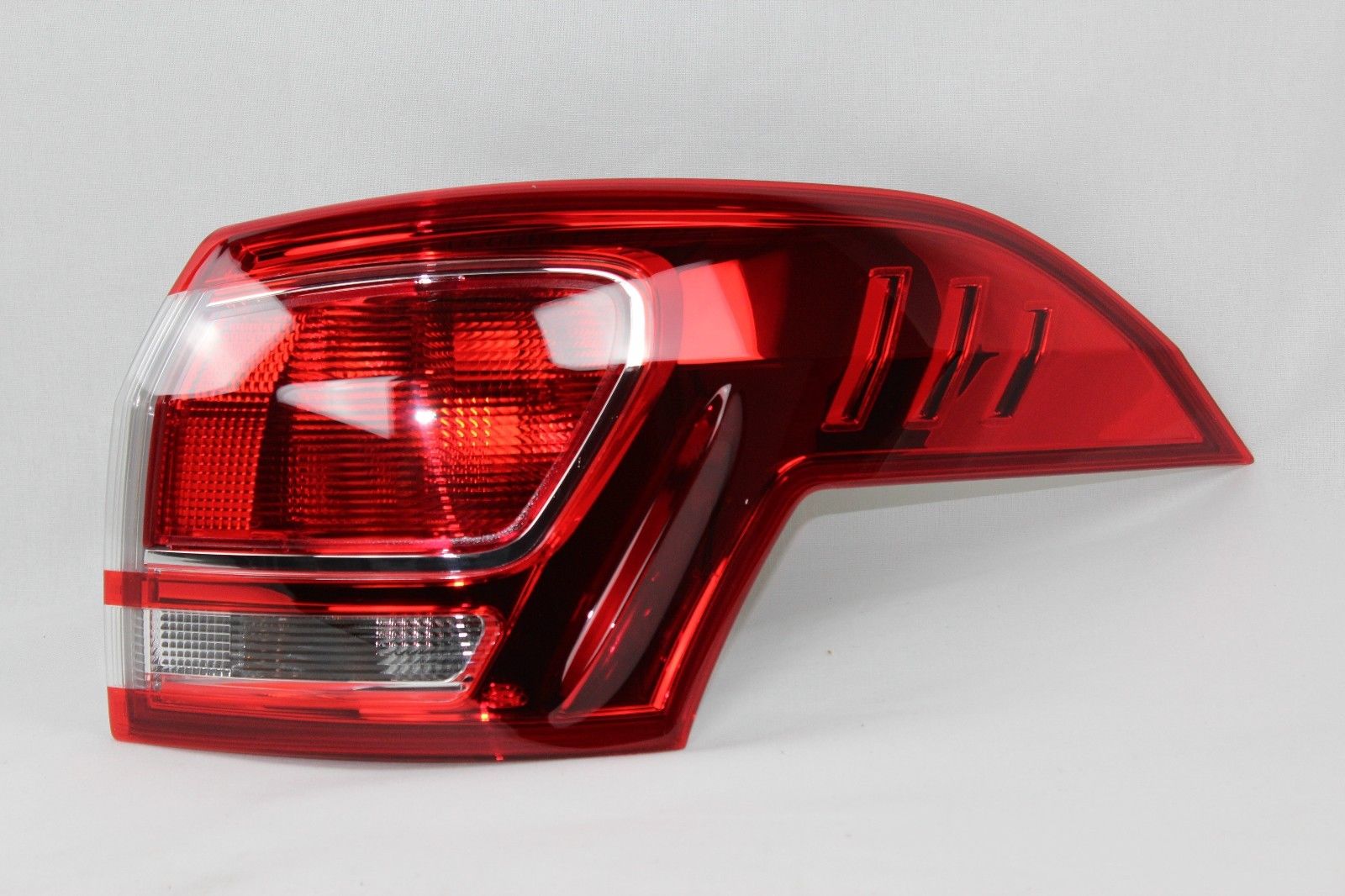 1806453 Ford Tail lamp outer right