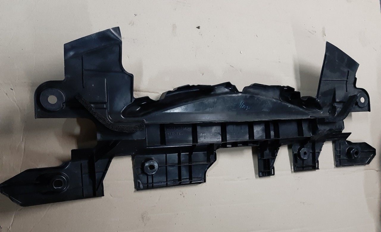 1668136021 Toyota Radiator deflector