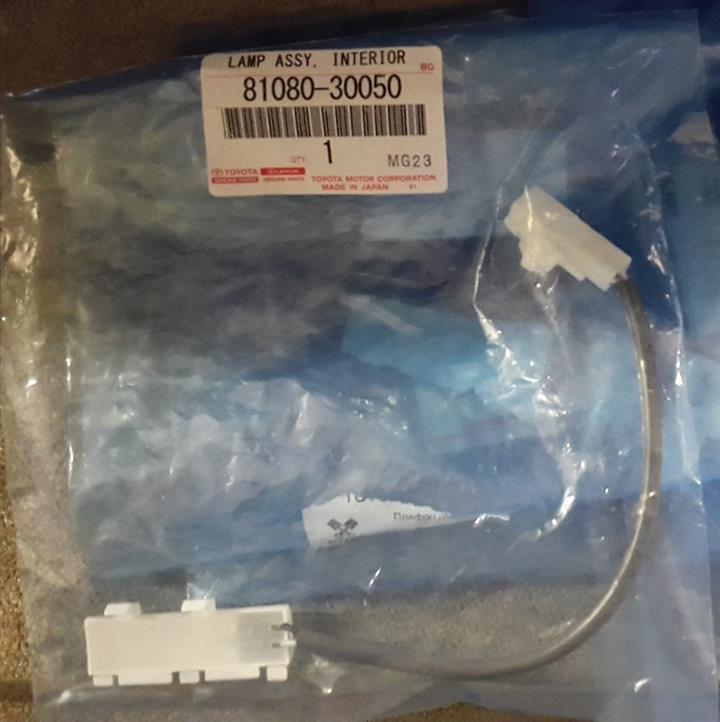 8108030050 Toyota Right door cover