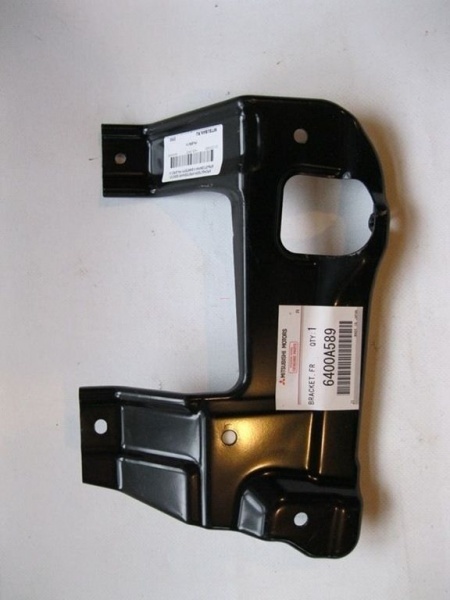 6400A589 Mitsubishi Bracket front bumper