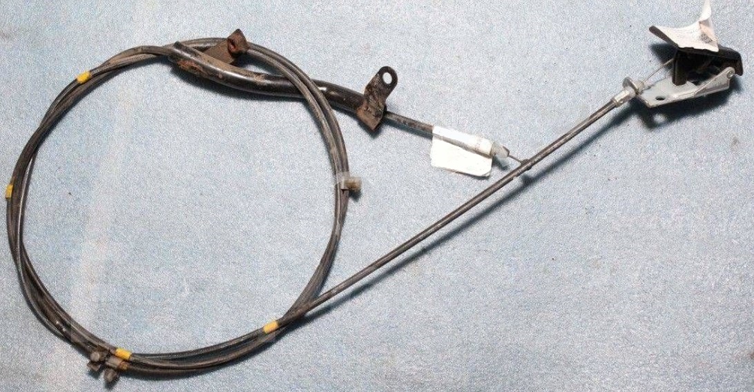 Mitsubishi MN136430 Hood lock cable MN136430