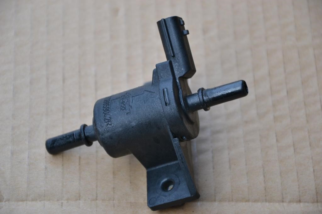 Renault 20 88 590 42R Injection pump valve 208859042R