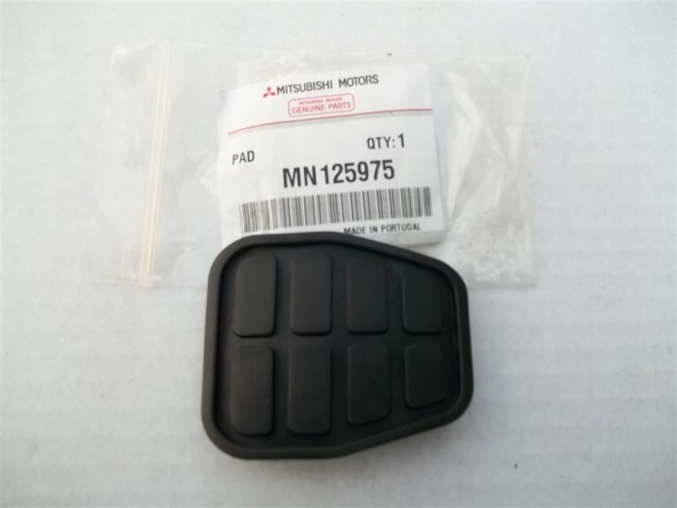 Mitsubishi MN125975 Clutch pedal cover MN125975