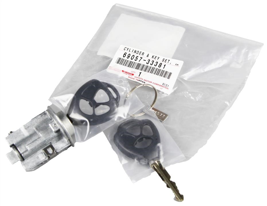 Buy Toyota 69057-33381 at a low price in United Arab Emirates!