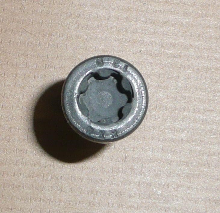 Bolt Renault 82 00 821 549