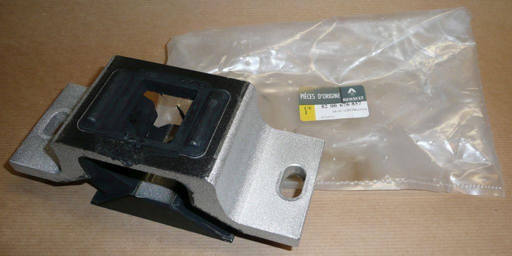 Engine mount Renault: 8200676857 Renault Engine mount left