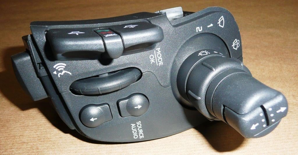 Buy Renault 8201577528 – good price at EXIST.AE!