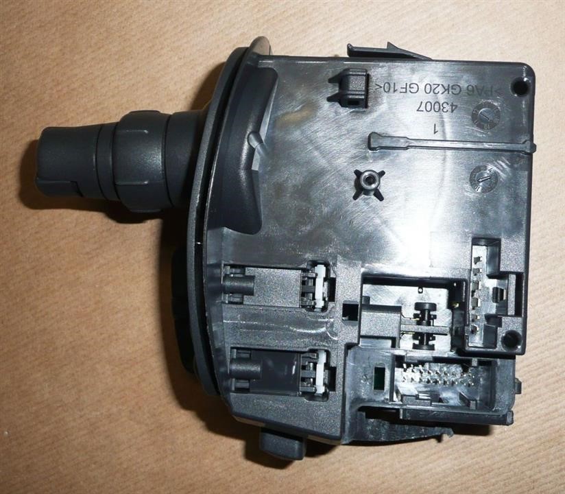 Buy Renault 82 01 577 528 at a low price in United Arab Emirates!