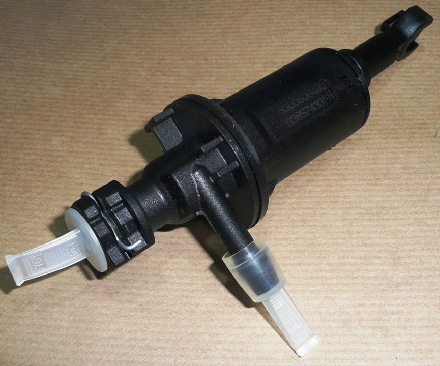 Master cylinder, clutch Renault 82 00 506 490