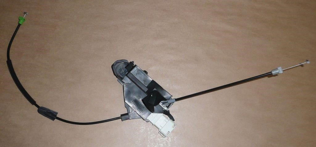 Front door lock Citroen/Peugeot 9135 FA