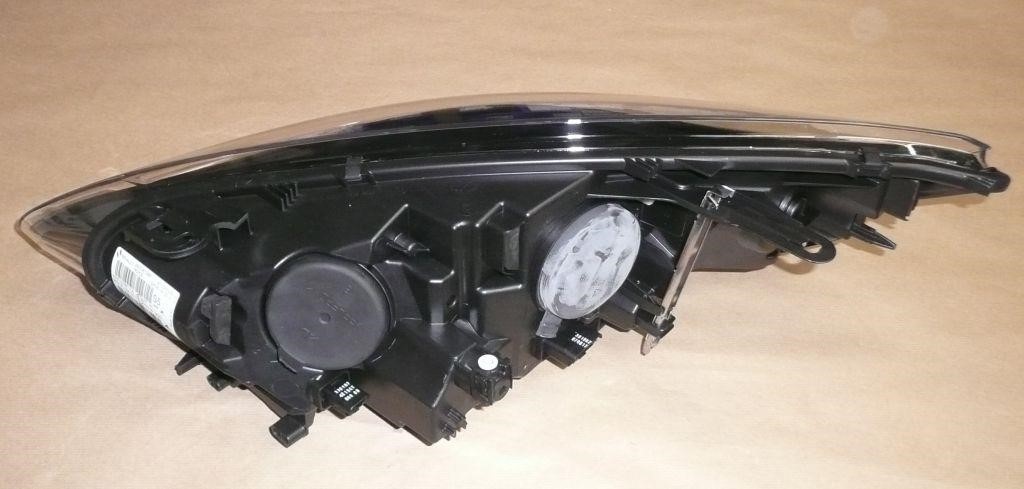 Renault Headlamp – price 1821 PLN