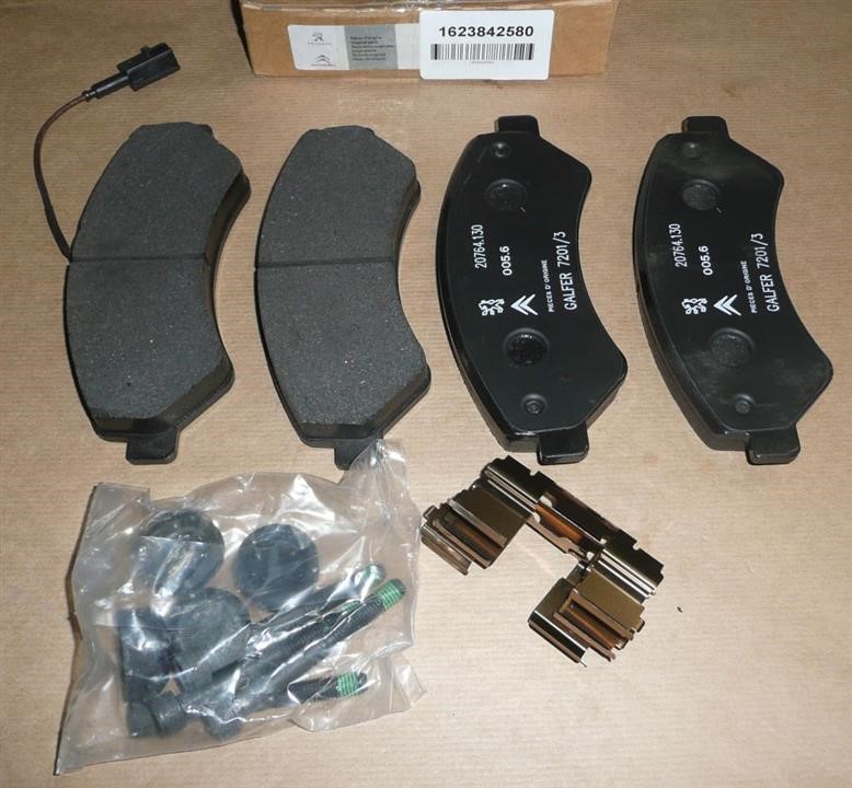Citroen/Peugeot 16 238 425 80 Front disc brake pads, set 1623842580 1623842580 Citroen/Peugeot Front disc brake pads, set