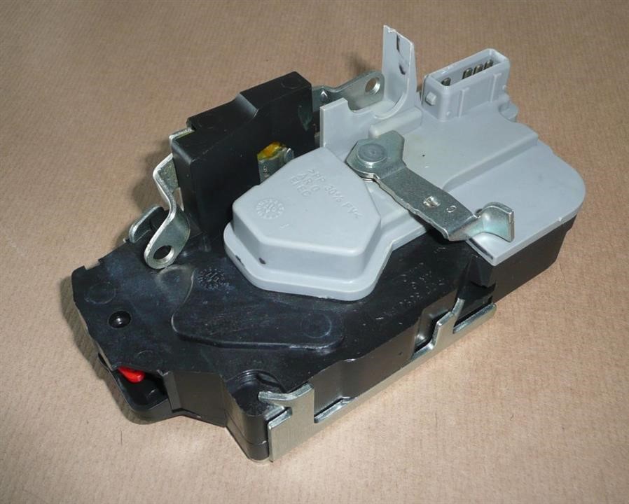Door lock Citroen/Peugeot 9137 72