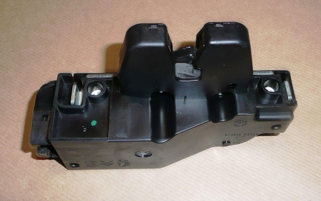 Tailgate lock Citroen/Peugeot 8719 86