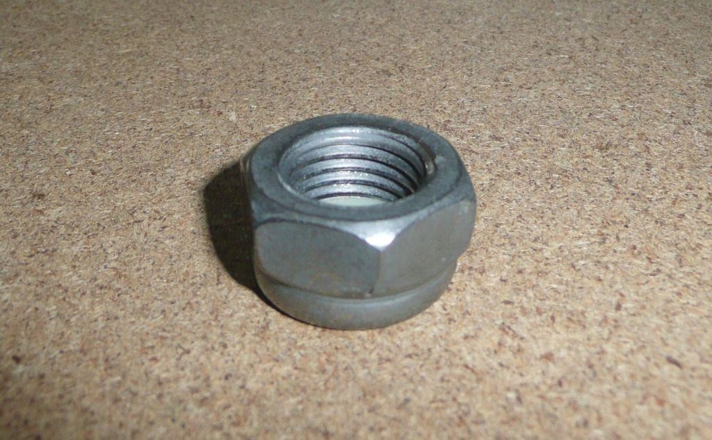 Nut Citroen/Peugeot 6934 37