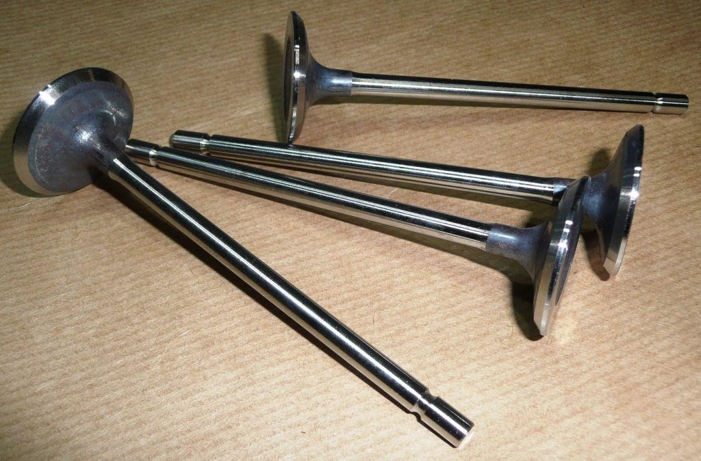 Intake valve Renault 77 01 471 378