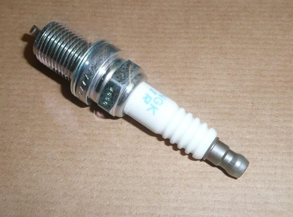 Spark plug Renault 82 01 001 947