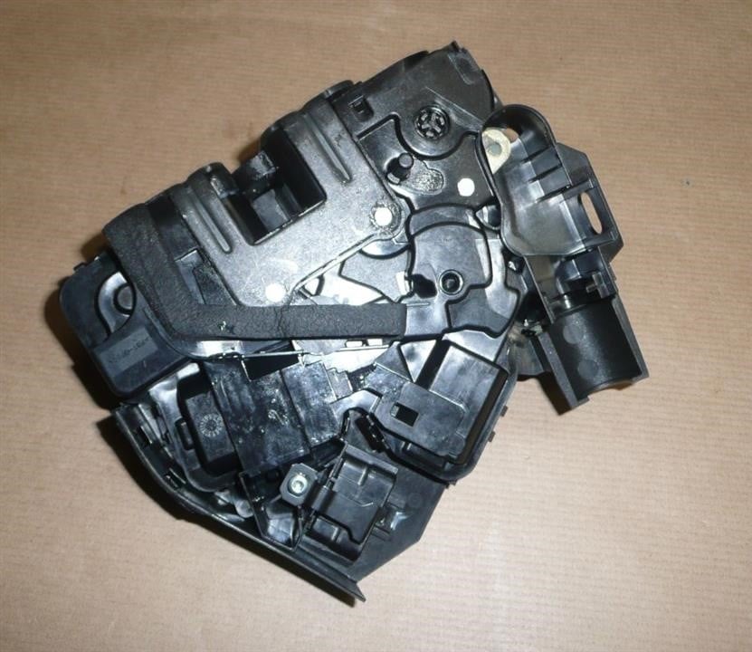 Door lock Renault 82 50 278 77R
