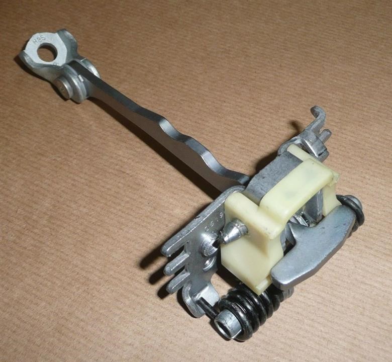 Buy Renault 82 43 095 33R at a low price in United Arab Emirates!