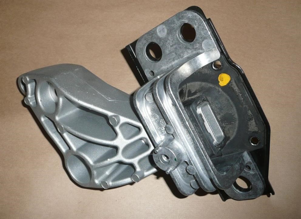 Engine mount Renault 11 21 067 51R