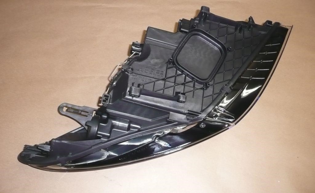 Renault Headlamp – price 1294 PLN