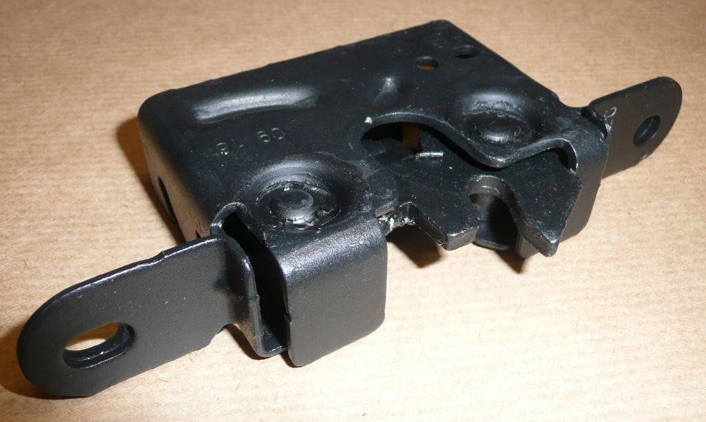 Hood lock Renault 65 60 134 97R
