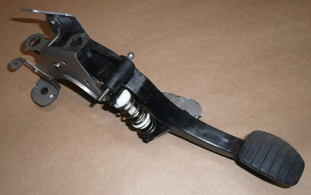 Buy Renault 465030037R – good price at EXIST.AE!