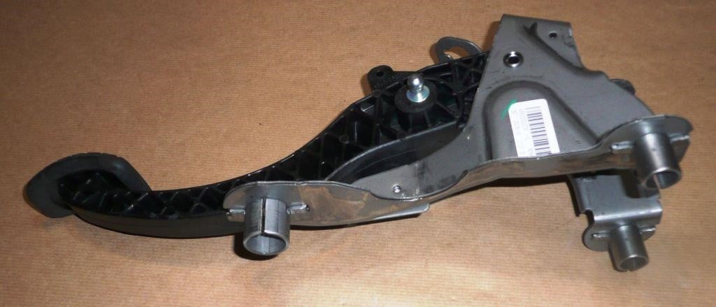 Buy Renault 46 50 300 37R at a low price in United Arab Emirates!