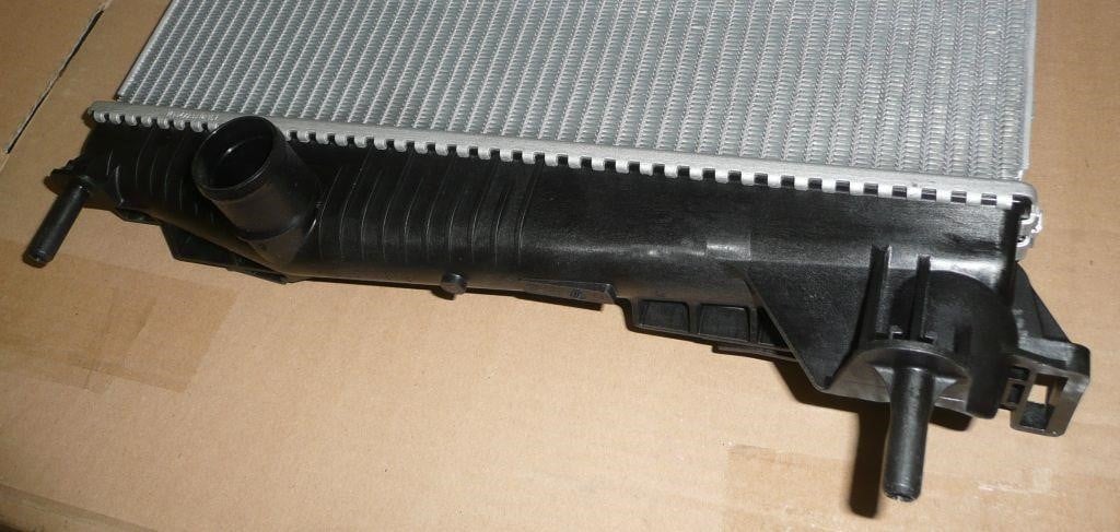 Engine cooling radiator Renault 21 41 000 16R