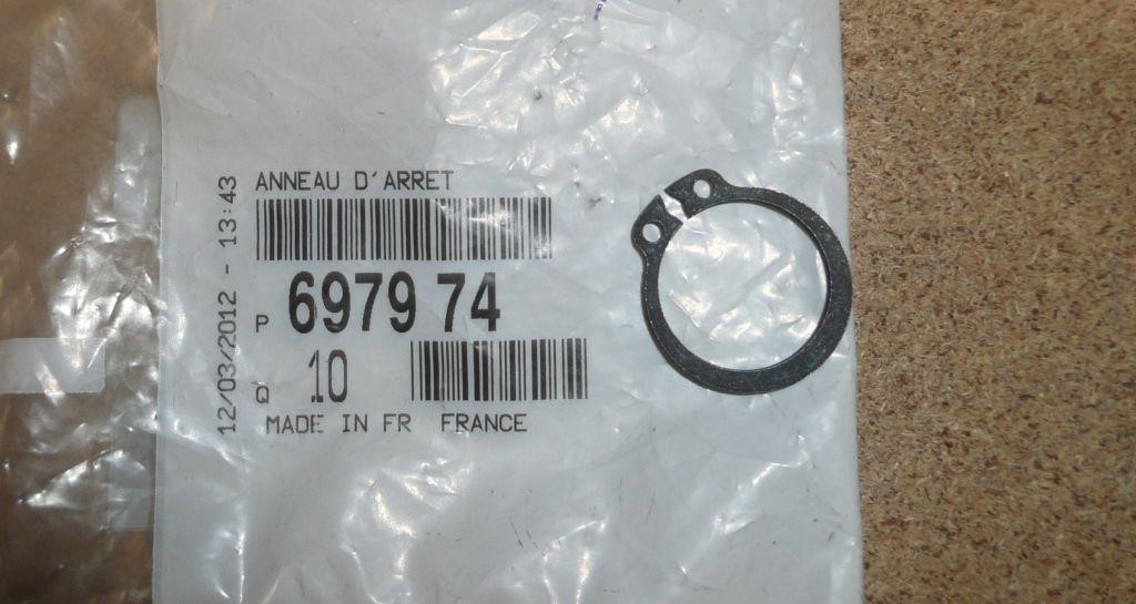 Citroen/Peugeot 6979 74 Locking Ring, fuel pump 697974