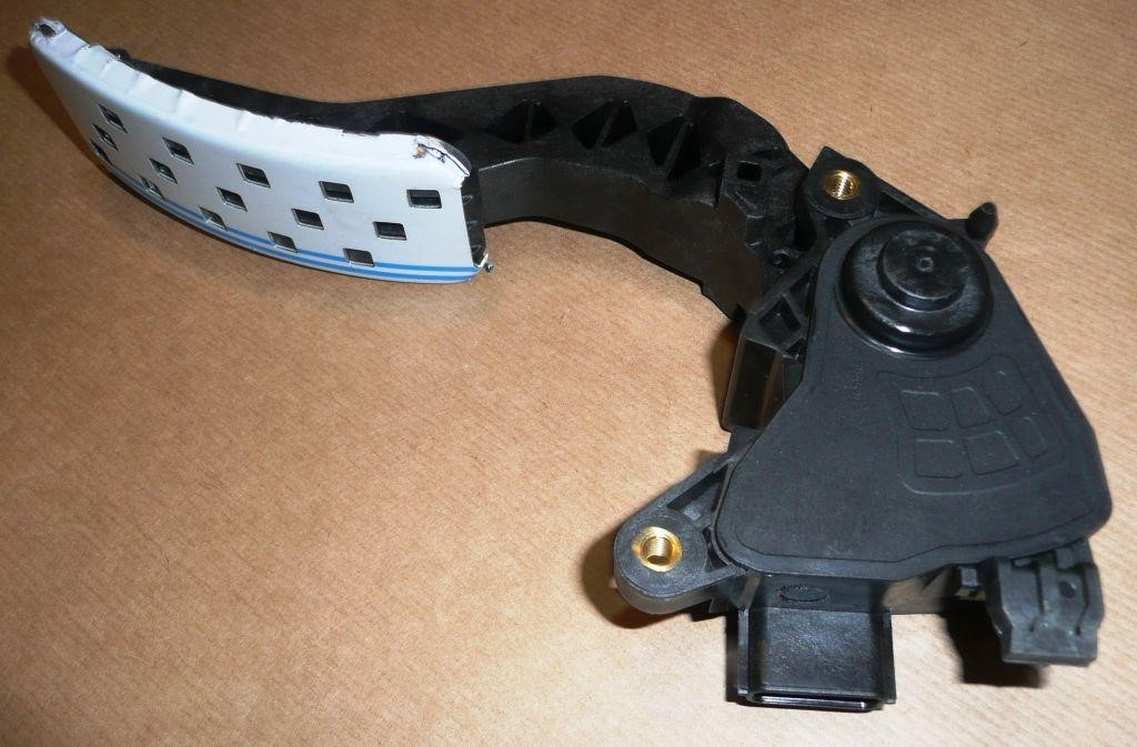 Buy Renault 180020038R – good price at EXIST.AE!