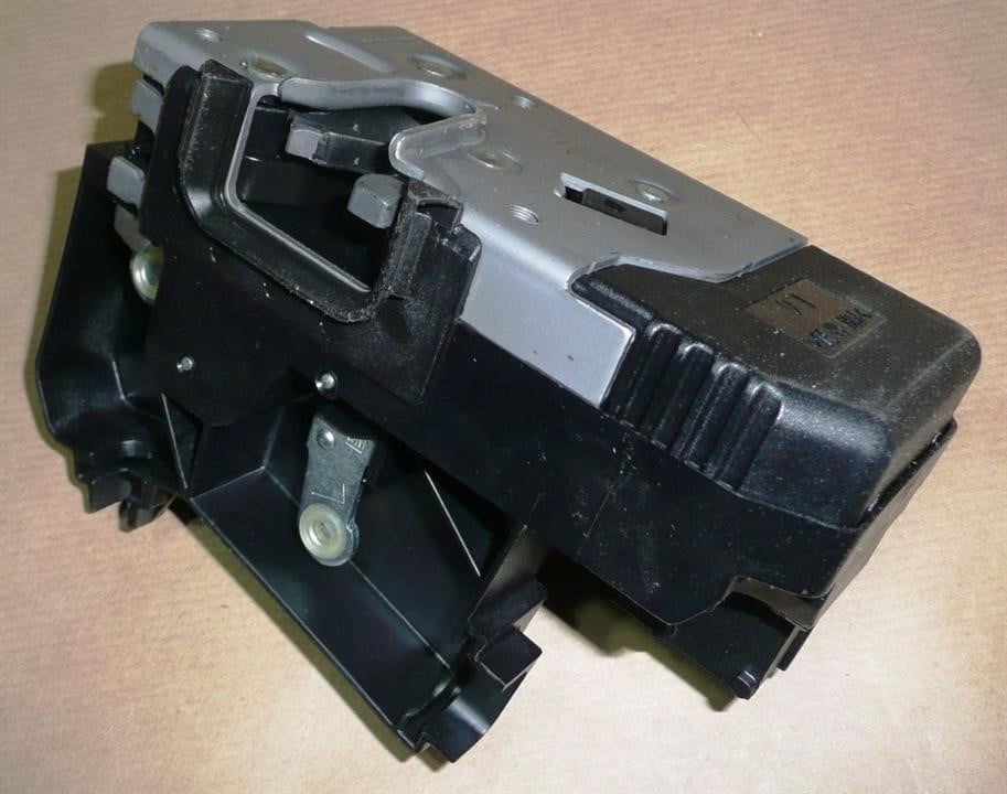 Door lock Renault 82 00 008 246