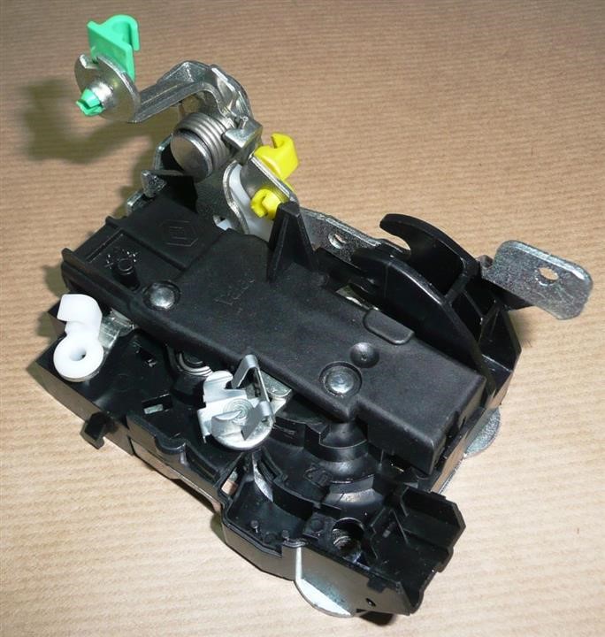 Door lock Renault 82 00 147 152