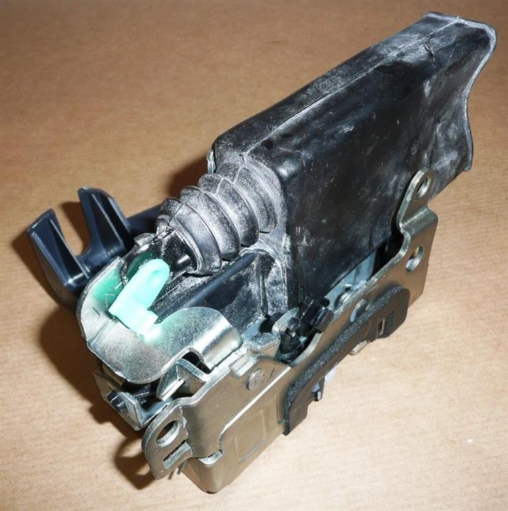 Door lock Renault 82 00 735 225