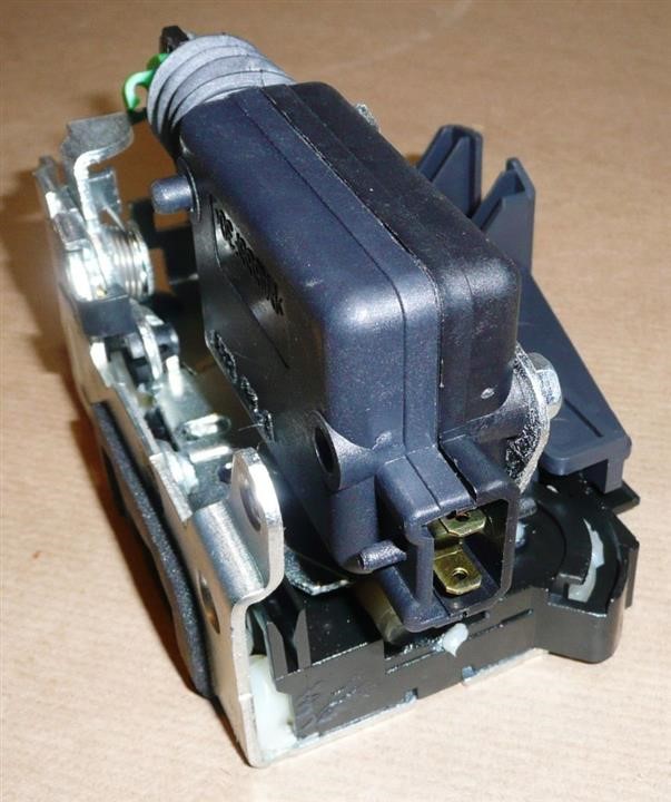 Door lock Renault 82 00 735 227